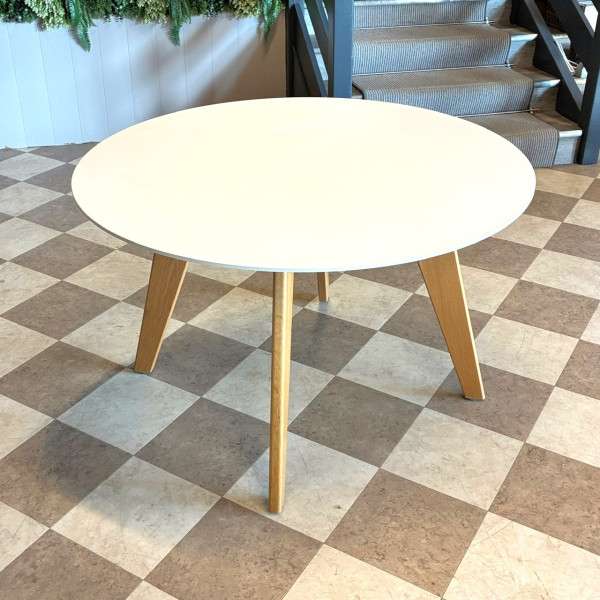 8722 TR12 1200mm Table 01